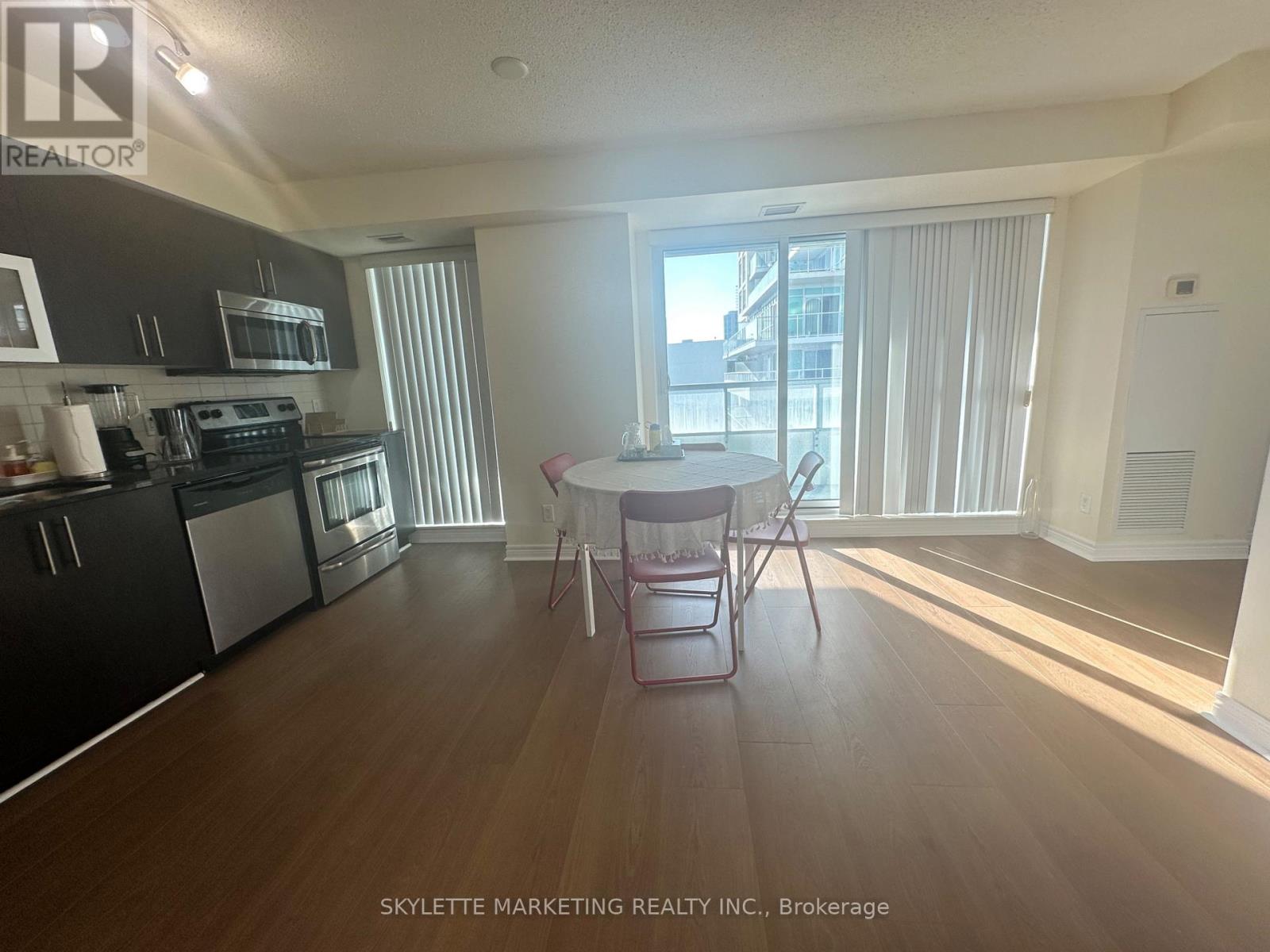 A kitchen with a table and chairs in the middle of the room.