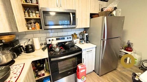 Basement Left-2554 Venables Street 2 Beds Apartment for Rent