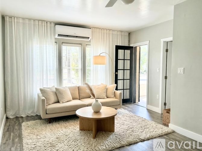 342 W Willetta St