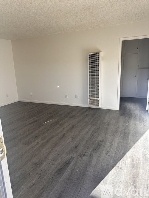 A room with a grey floor and a white ceiling.