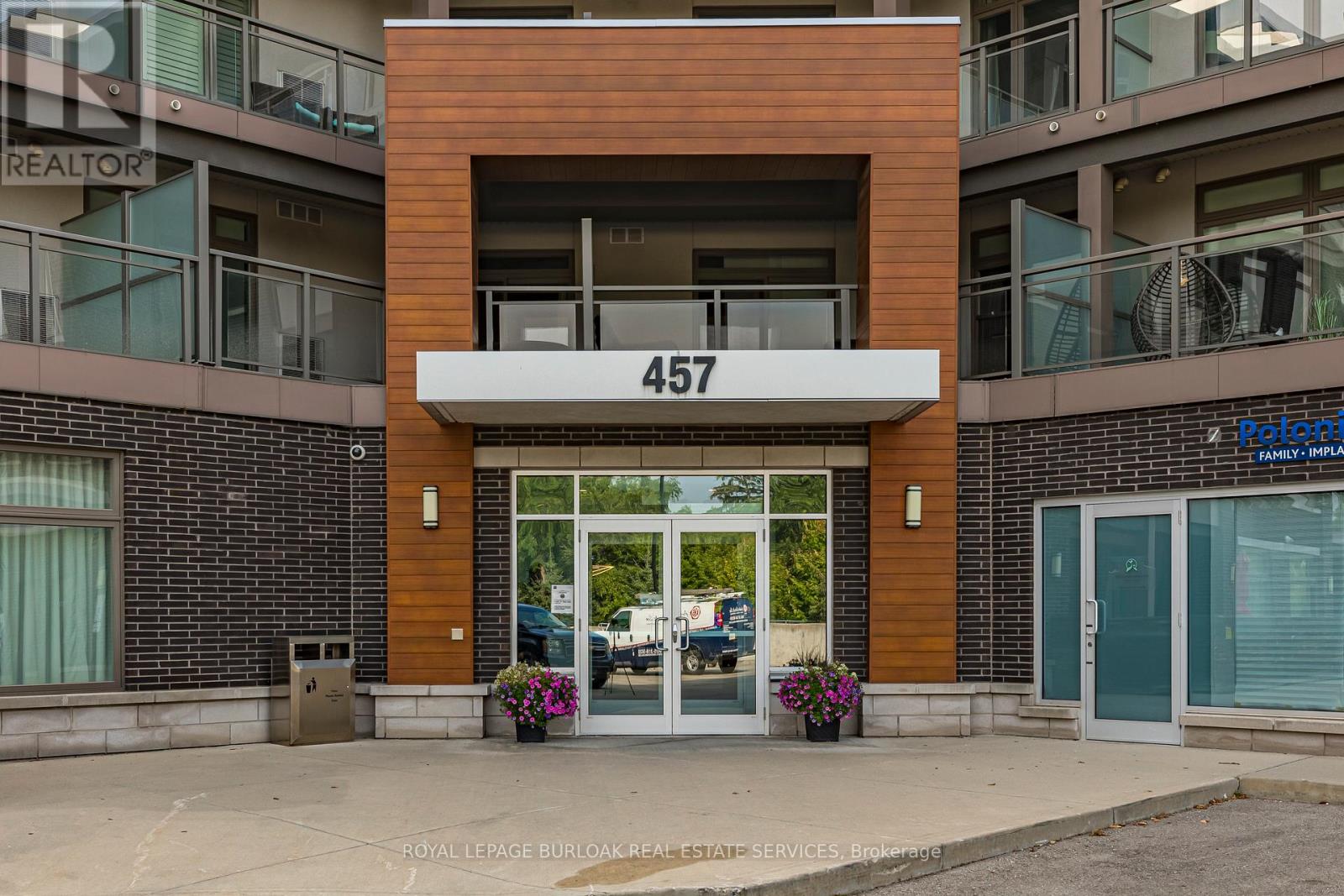 The building number 457 is shown in the image.