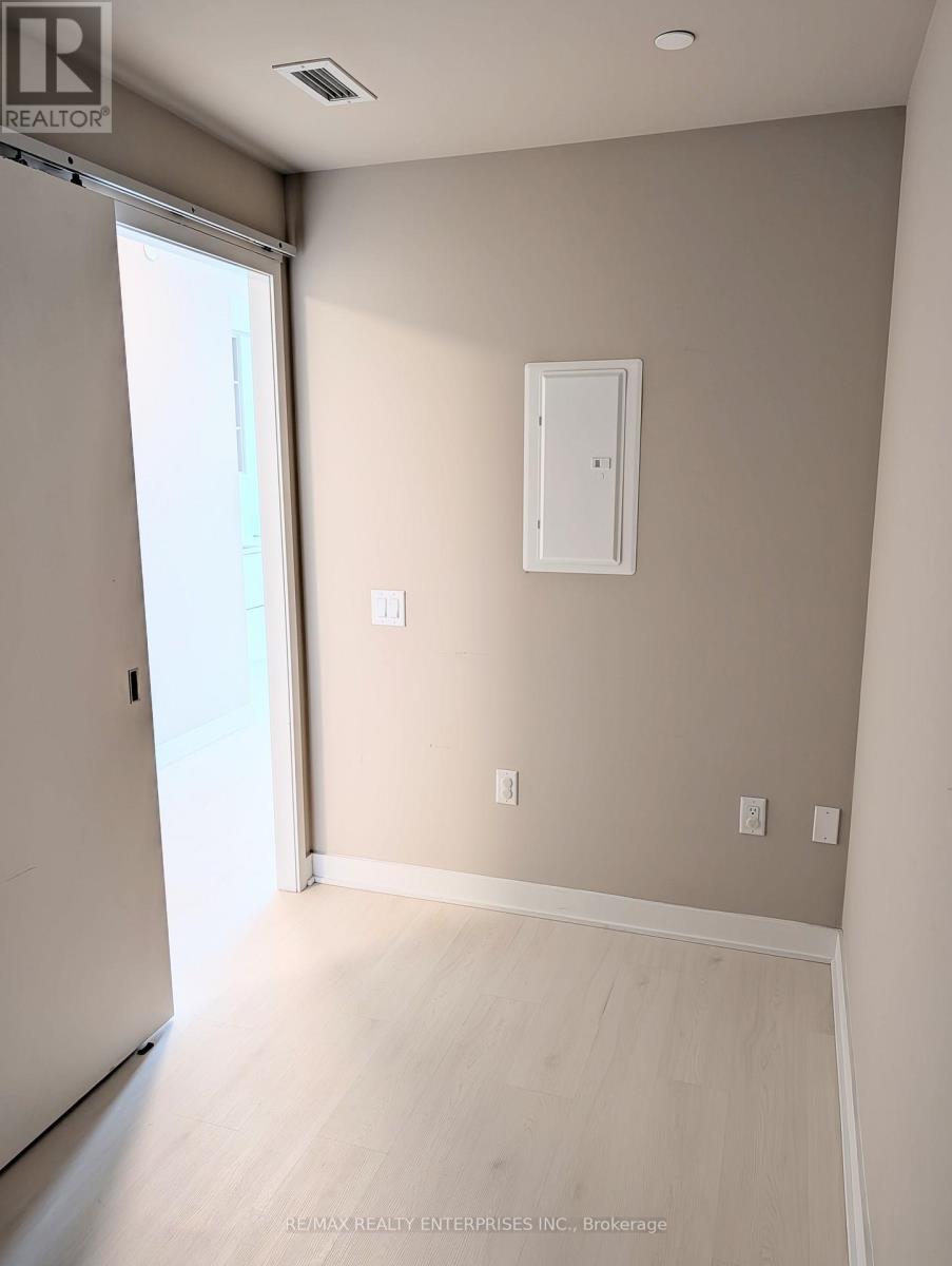912 - 3900 CONFEDERATION PARKWAY 2 Beds Apartment, Condo, Home for Rent - Photo gallery 1
