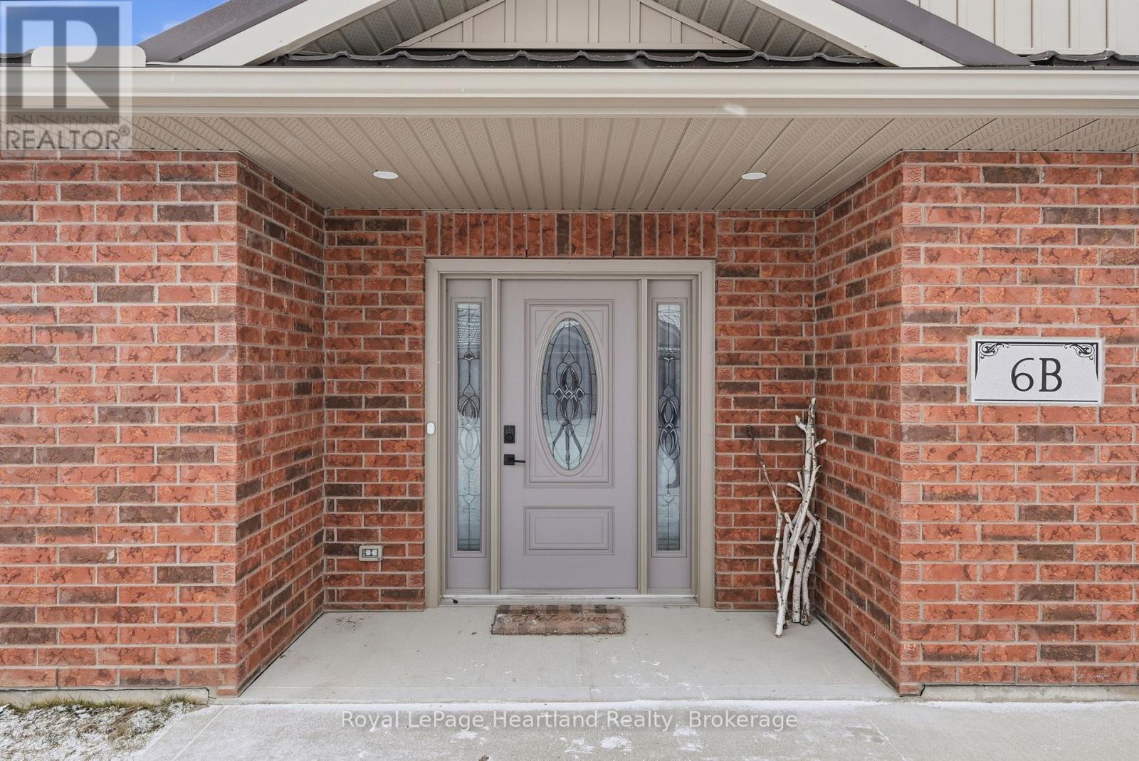 A house with a grey door and a sign that says 6B.