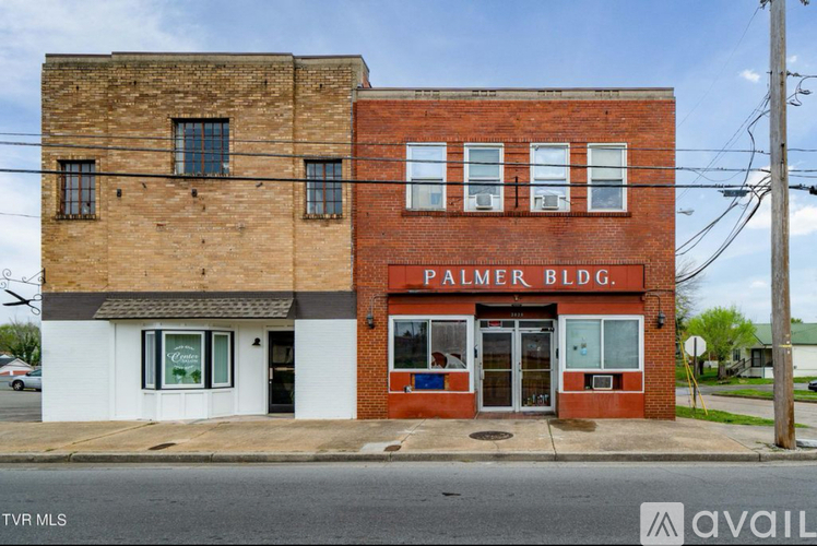 A building with the sign "Palmer Bldg." on the front.