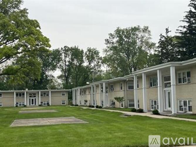 A row of houses with a grassy area in front.