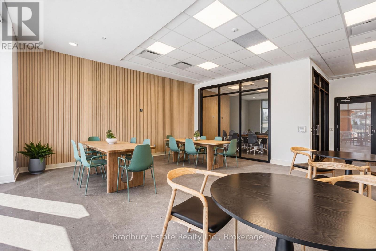 316 - 155 GREENBRIER ROAD 2 Beds Apartment, Condo, Home for Rent - Photo gallery 4