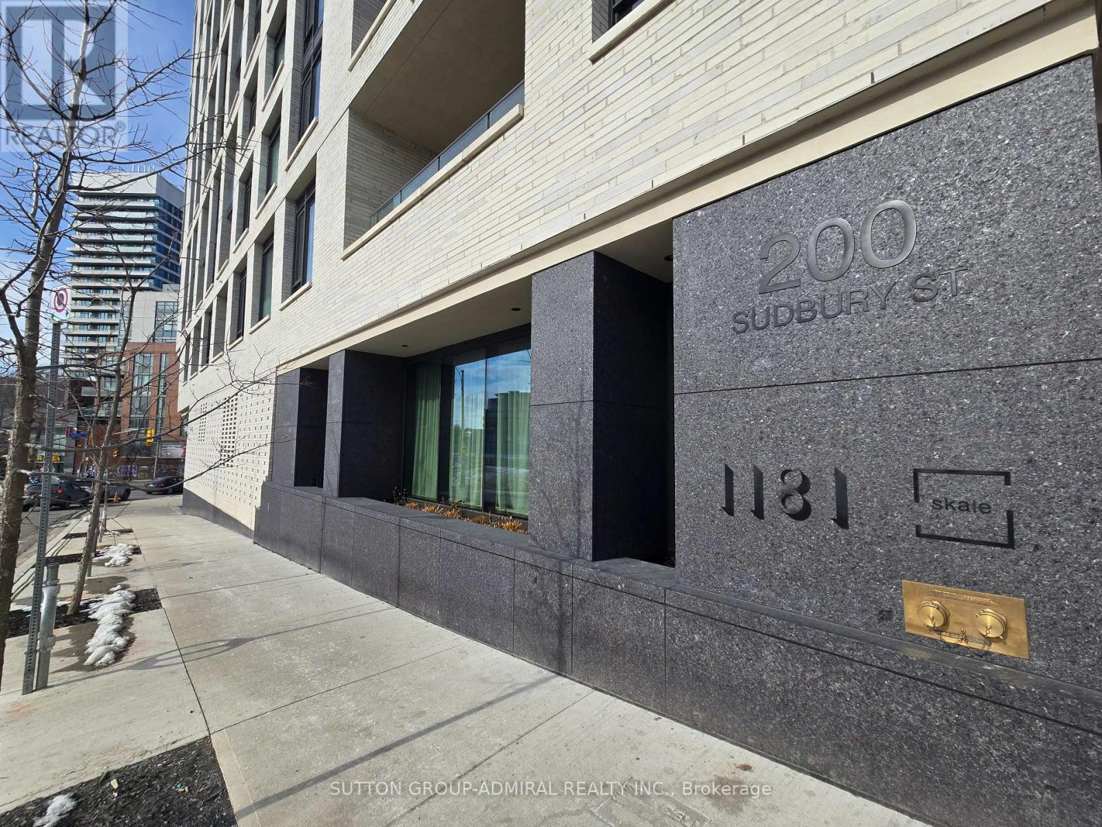 A building with the number 200 on it.