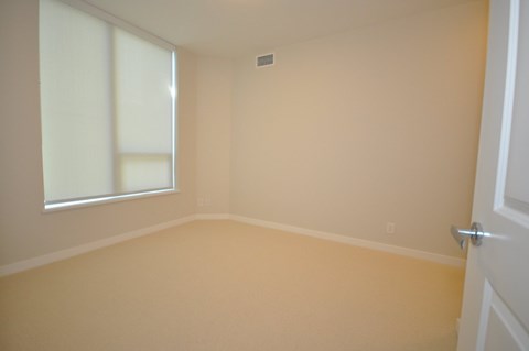 1311-3533 Ross Drive 2 Beds Apartment for Rent