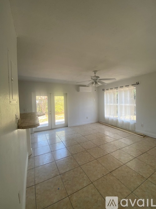 1610 Northwest 9th Avenue 1 Apartment for Rent - Photo gallery 3