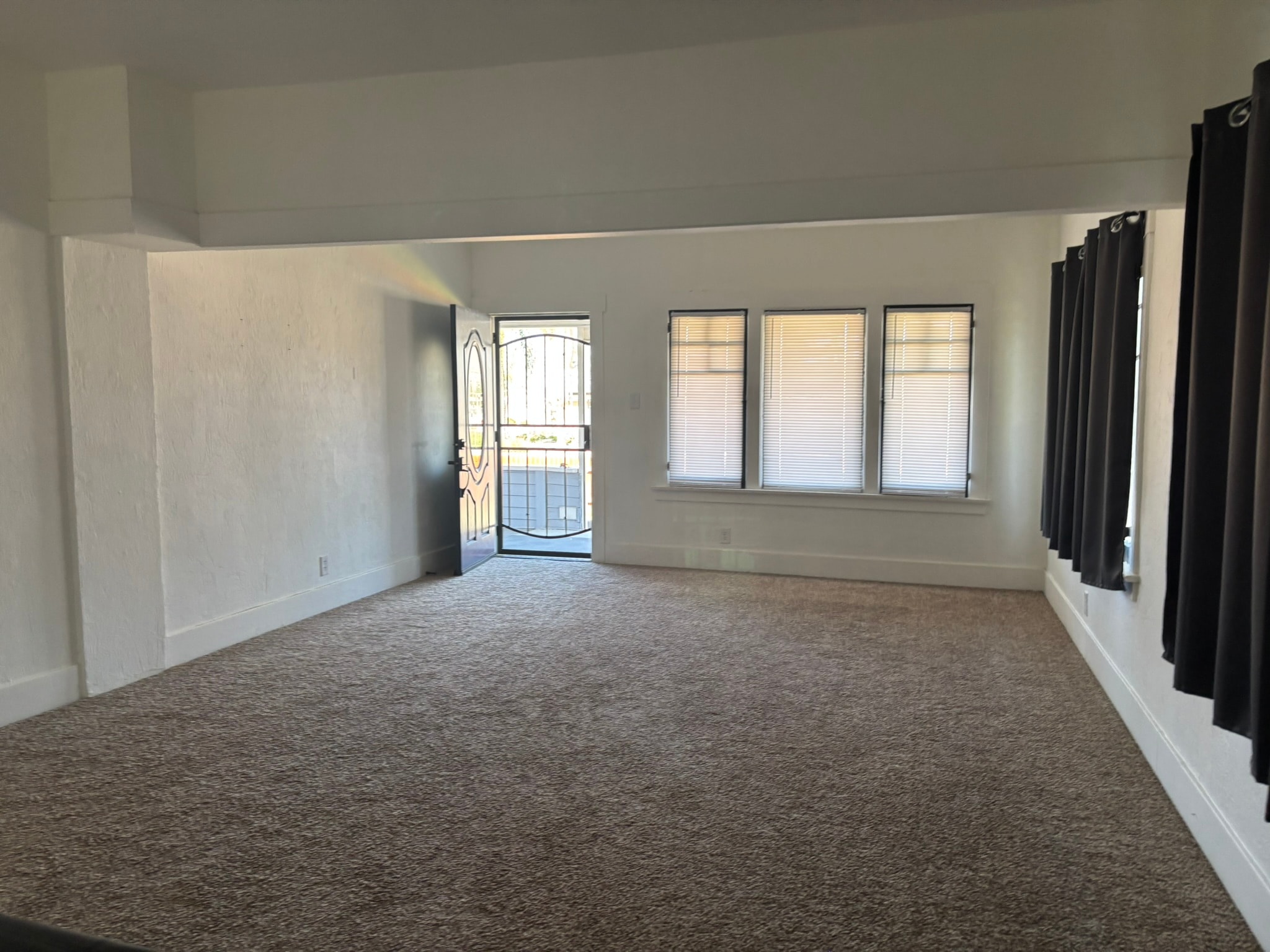 529 E. Latham Avenue 3 Beds House for Rent - Photo gallery 3