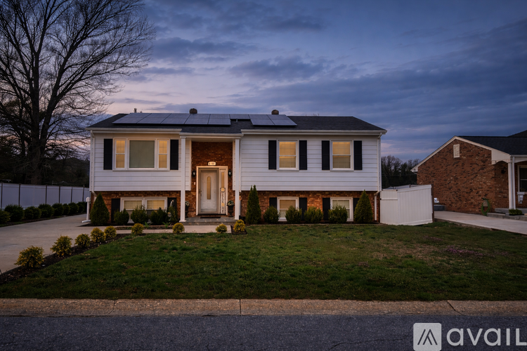 A house with a front yard and a driveway.