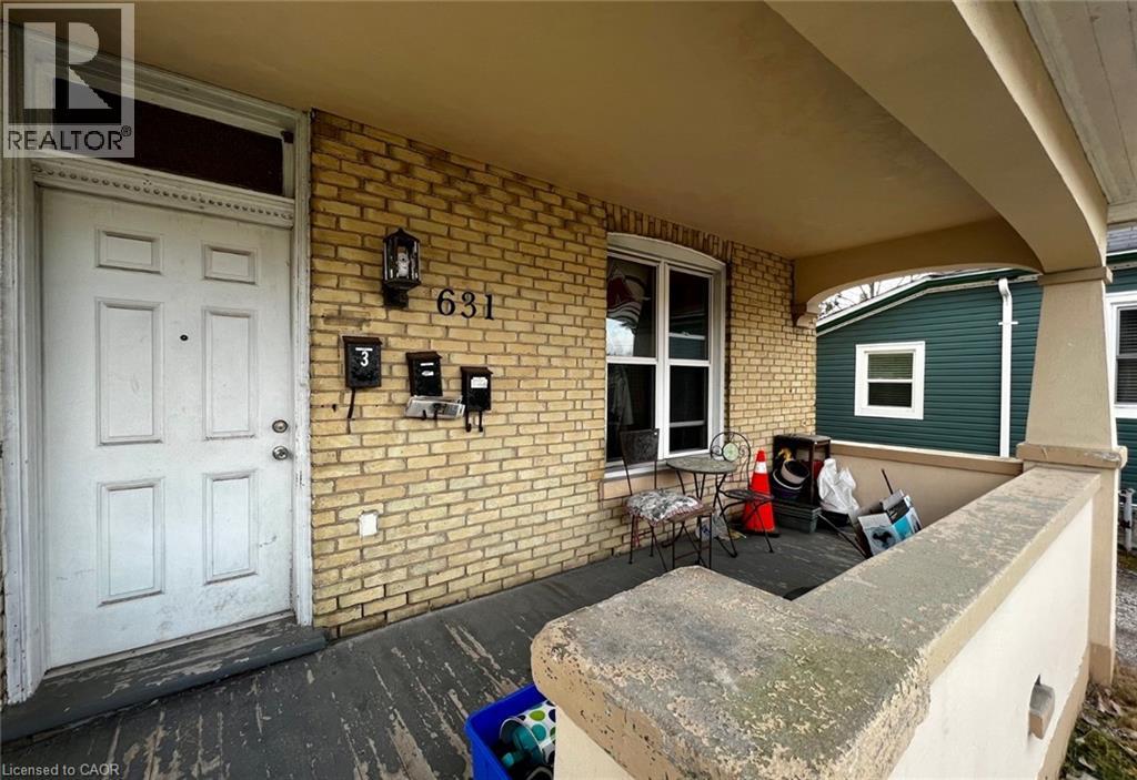 A house numbered 631 is for sale.