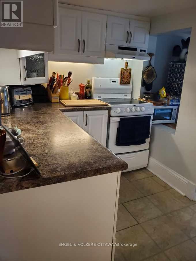 A kitchen with white appliances and a granite countertop.