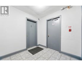 A hallway with two doors, one of which is numbered 7.