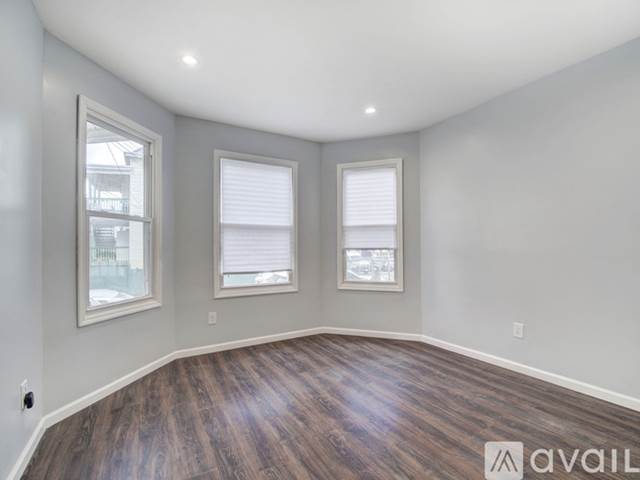 209 N 4th St