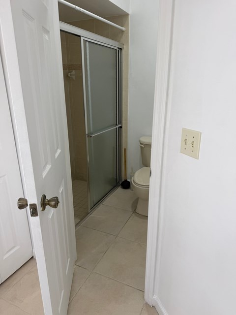 137 SW Meade Cir. 3 Beds Apartment for Rent