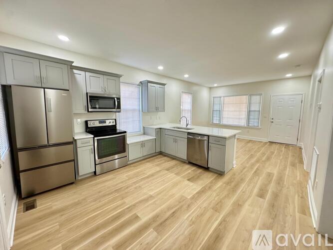 242 Pearl St 2 Beds Single Family Home for Rent - Photo gallery 4