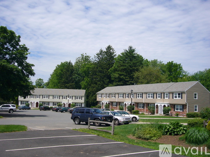 A parking lot with cars and a building in the background.