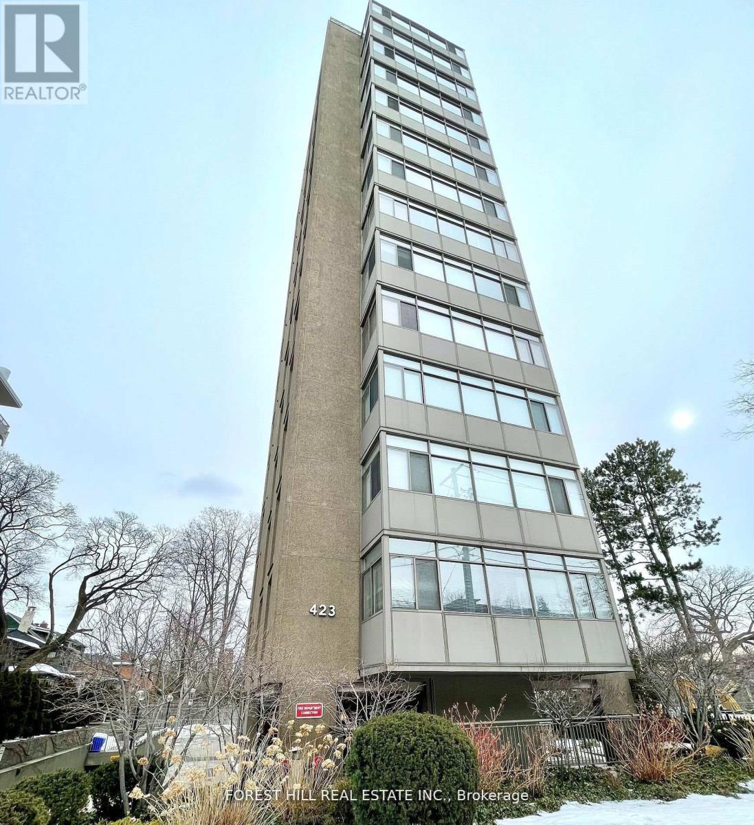 A tall building with the number 423 on it.