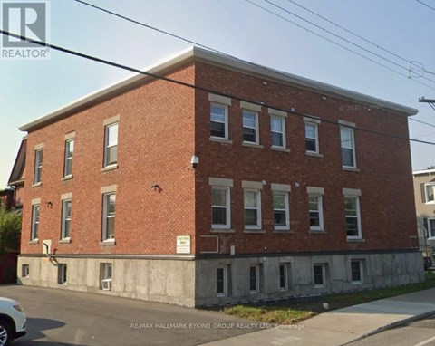 3 - 135 CONCORD STREET S 2 Beds Apartment for Rent