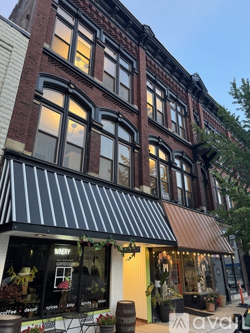 A building with a striped awning and a sign that says "MERRY".