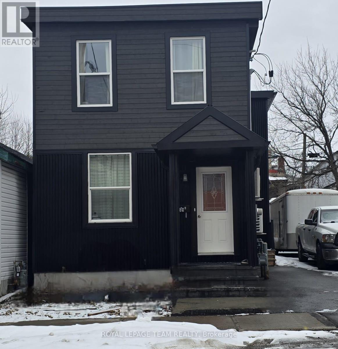 Source URL: https://ddfcdn.realtor.ca/listing/TS639112571647270000/reb76/highres/4/x12915664_1.jpg