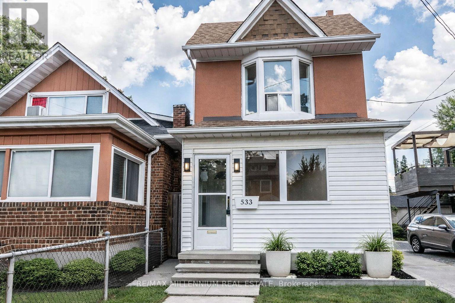 House number 533 with a white door and a small porch.