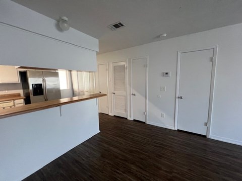 #3 3 Beds Apartment for Rent