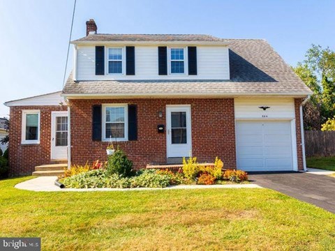 204 Becker Ave 3 Beds Apartment for Rent