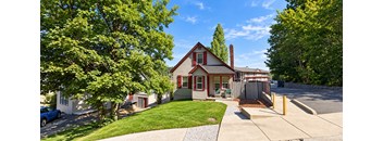 945 NE Maple Street - 5X2