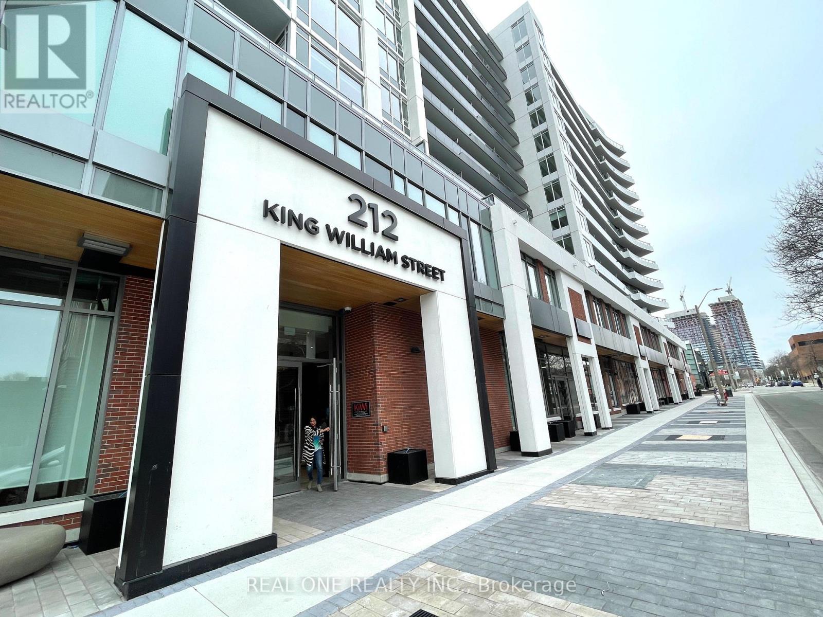 A street view of a building with the sign "King William Street" on it.