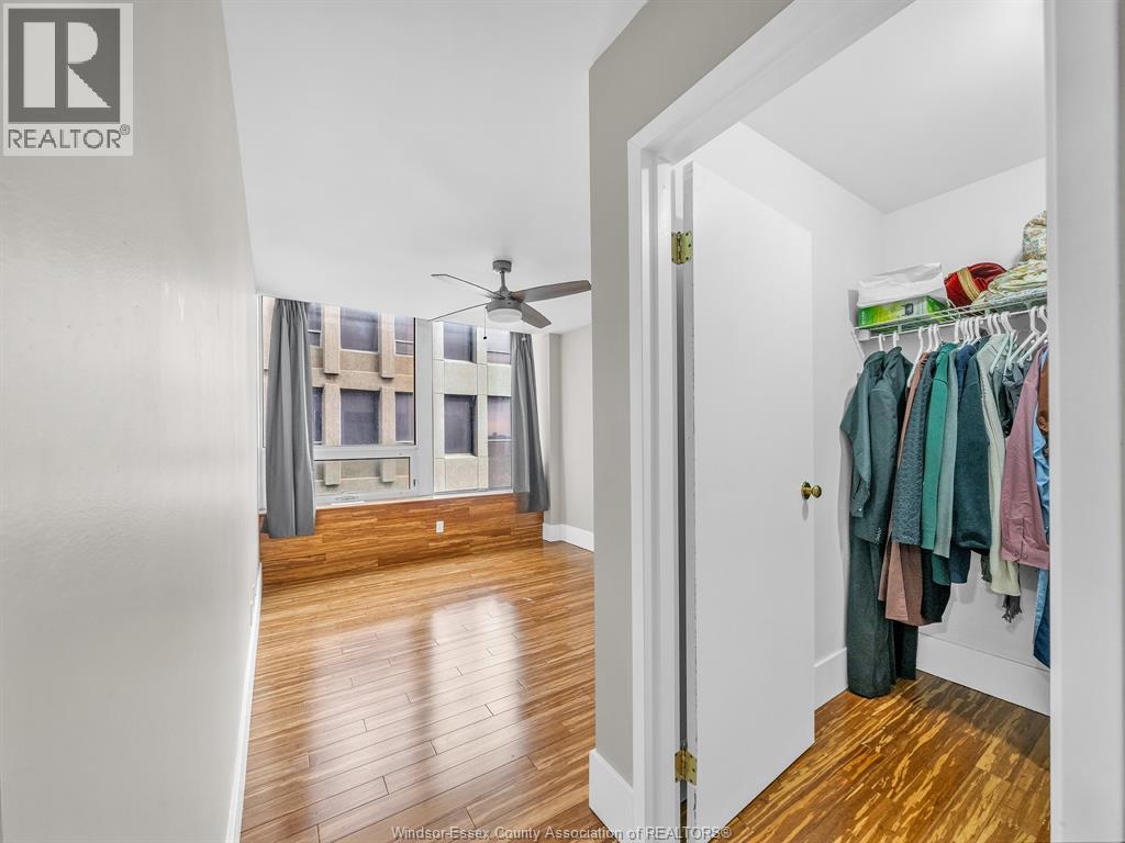 A bedroom with a closet full of clothes.