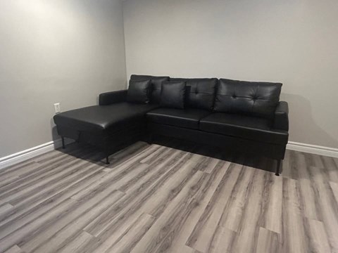 130 Foster Ave (FF) 5 Beds Apartment for Rent