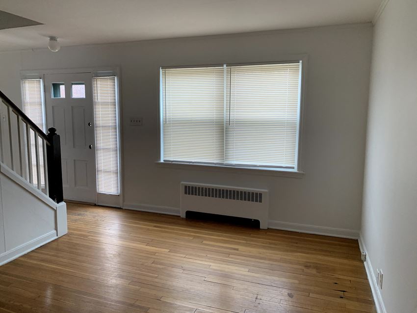 Bay Colony Townhomes/Apt, 101187 E. Fairmount, Whitefish Bay, WI