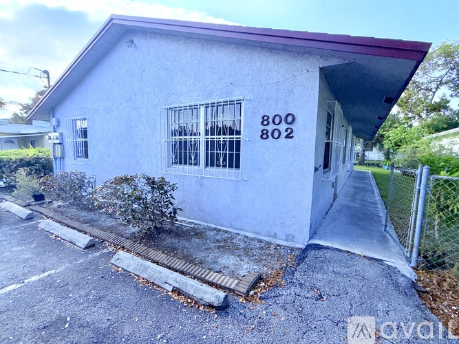 A small building with the numbers 800 and 802 on it.