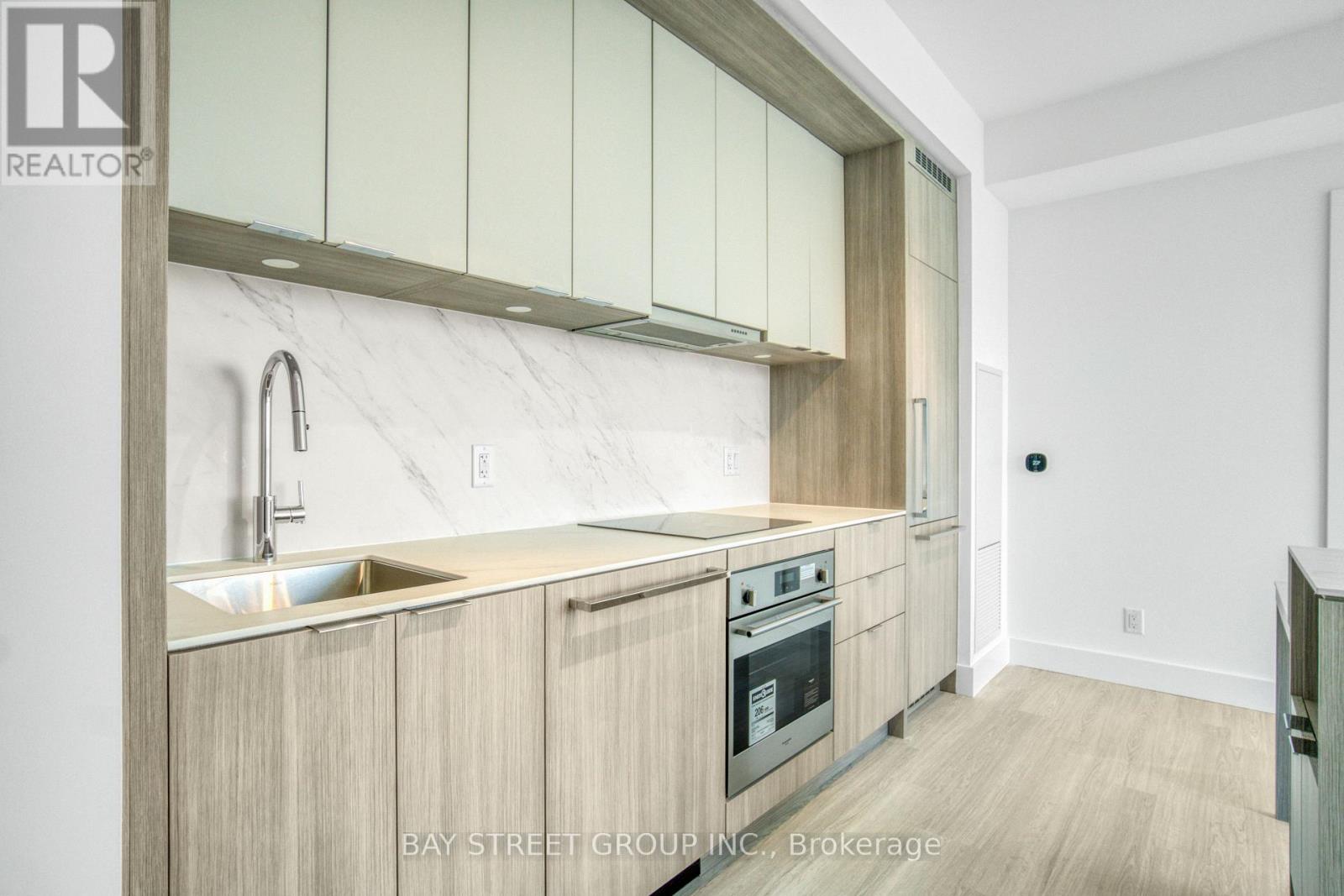 Source URL: https://ddfcdn.realtor.ca/listing/TS639102926517170000/reb82/highres/0/c12931850_13.jpg