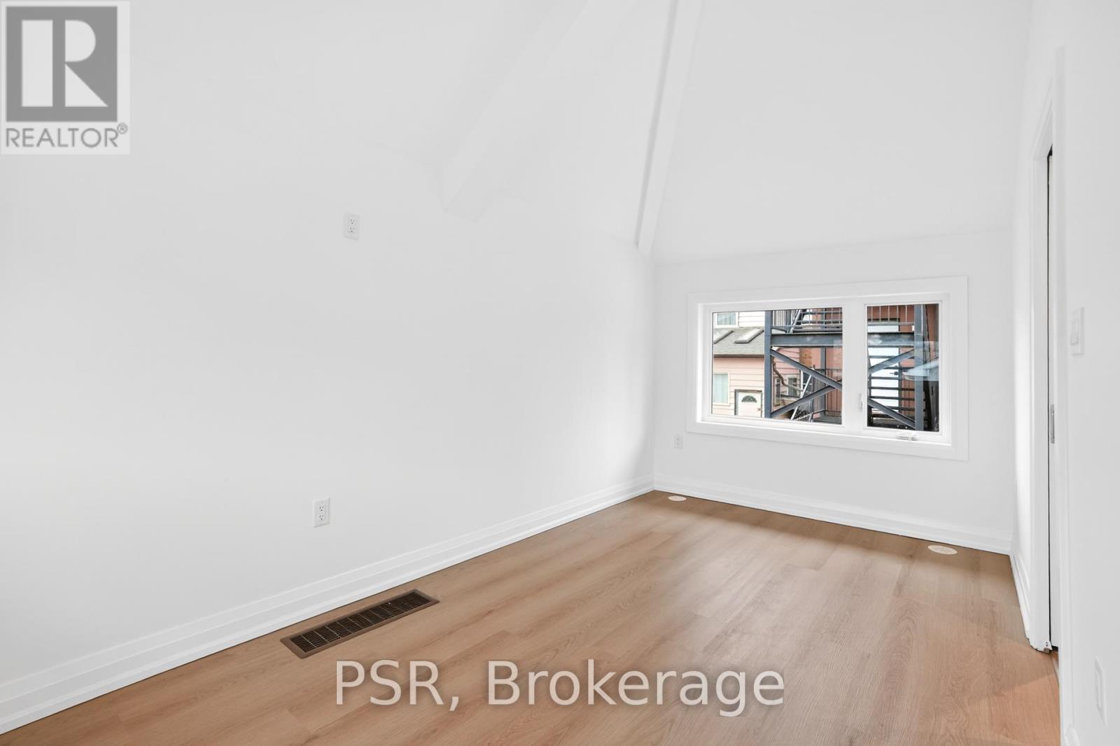 Source URL: https://ddfcdn.realtor.ca/listing/TS639103127698370000/reb82/highres/6/w12932446_20.jpg