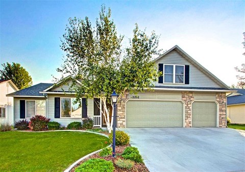 2202 W Whitelaw Dr 3 Beds Apartment for Rent