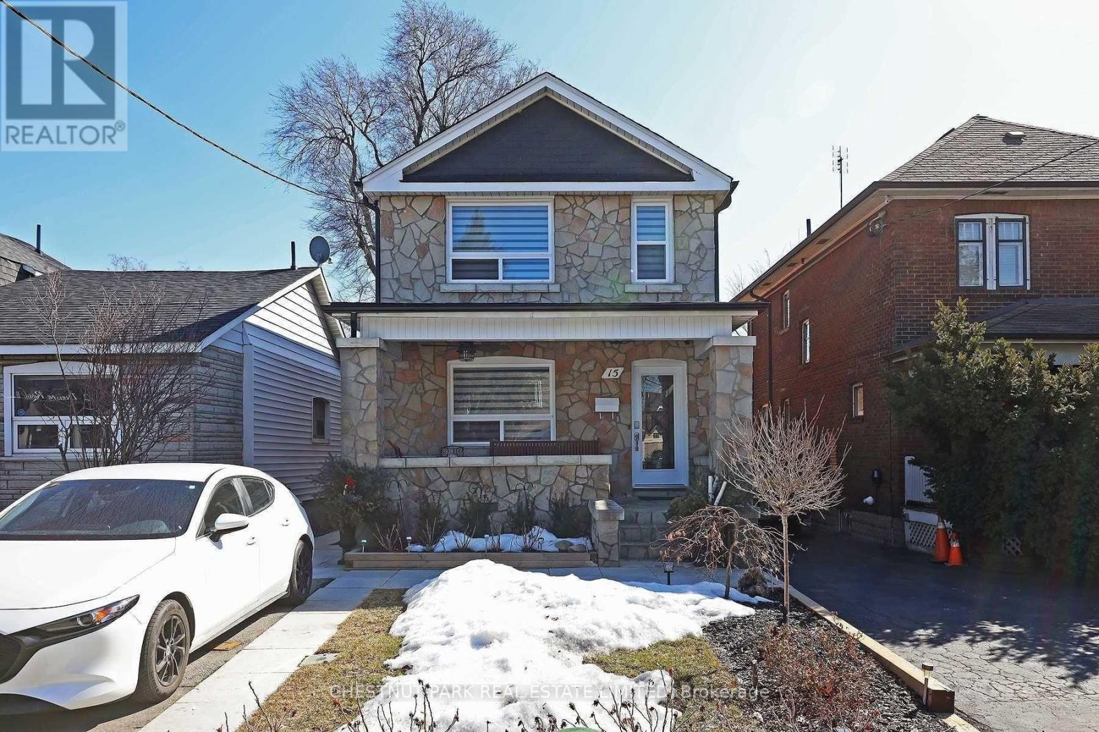 Source URL: https://ddfcdn.realtor.ca/listing/TS639104135423970000/reb82/highres/2/w12933532_1.jpg