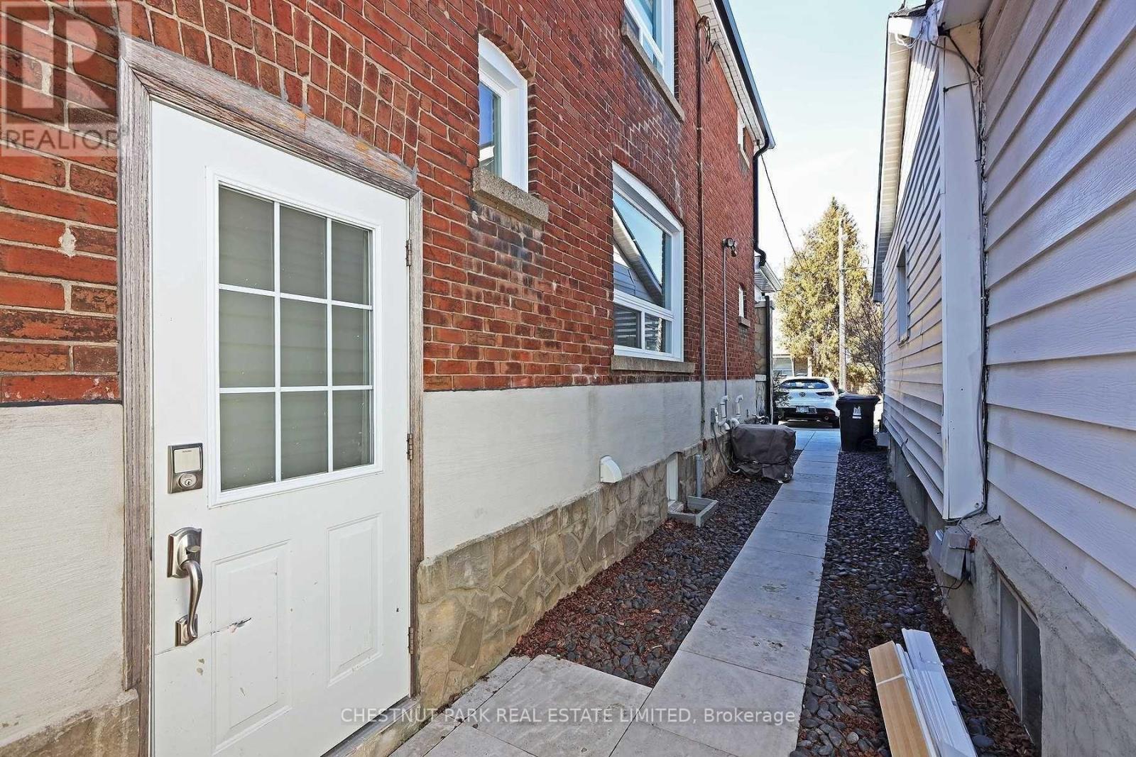 Source URL: https://ddfcdn.realtor.ca/listing/TS639104135423970000/reb82/highres/2/w12933532_2.jpg