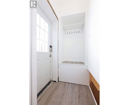 Source URL: https://ddfcdn.realtor.ca/listing/TS639104135423970000/reb82/highres/2/w12933532_3.jpg