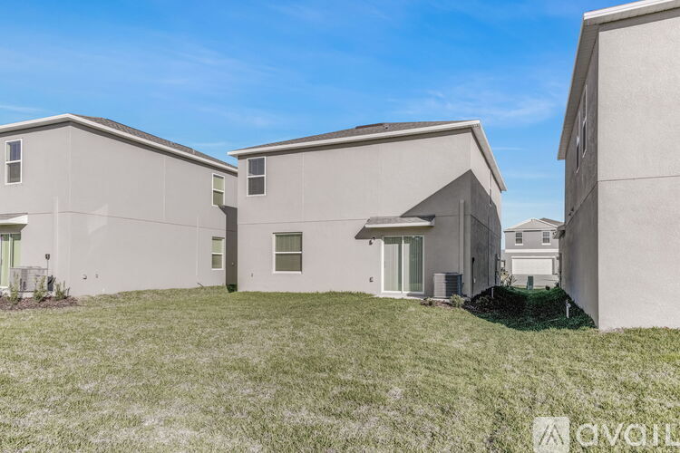 A row of houses with a grassy front yard.