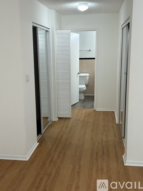 5320 Whitsett Avenue 2 Beds Apartment for Rent