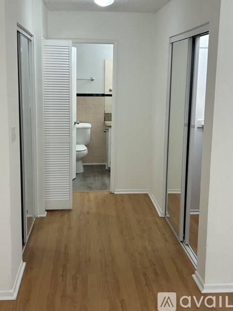 5320 Whitsett Avenue 2 Beds Apartment for Rent