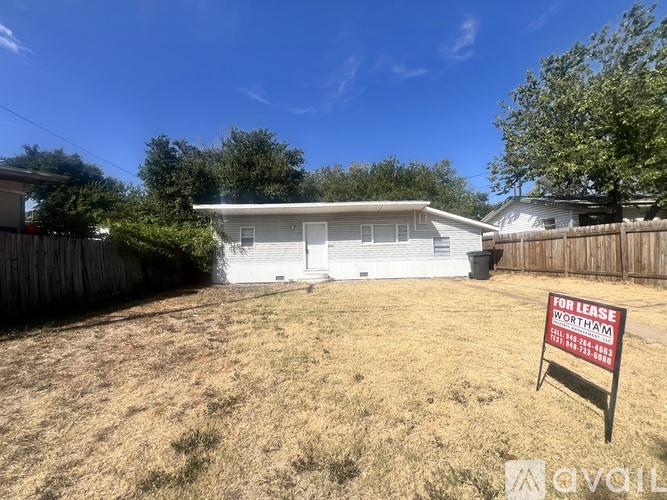 A house is for lease in Warrenton.