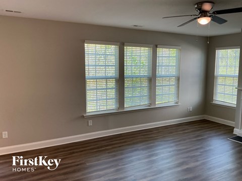 911 Maxine Street 4 Beds Apartment for Rent