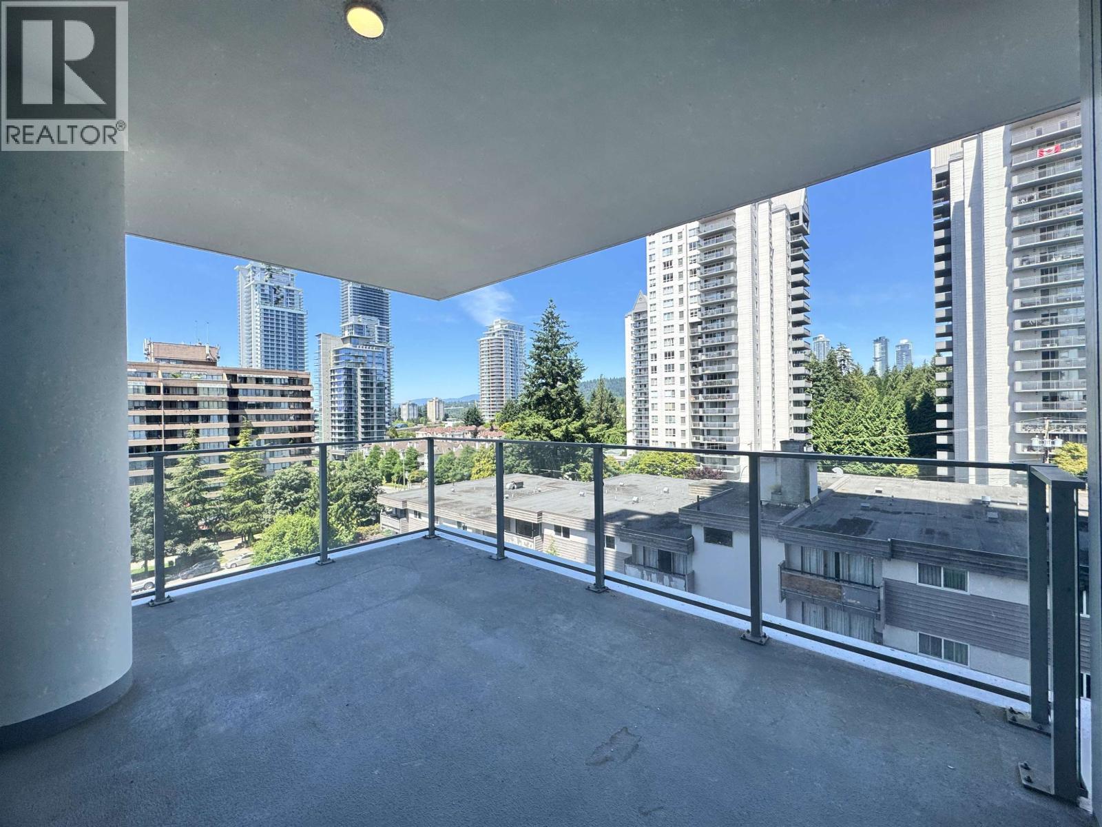 A balcony with a view of the cityscape.