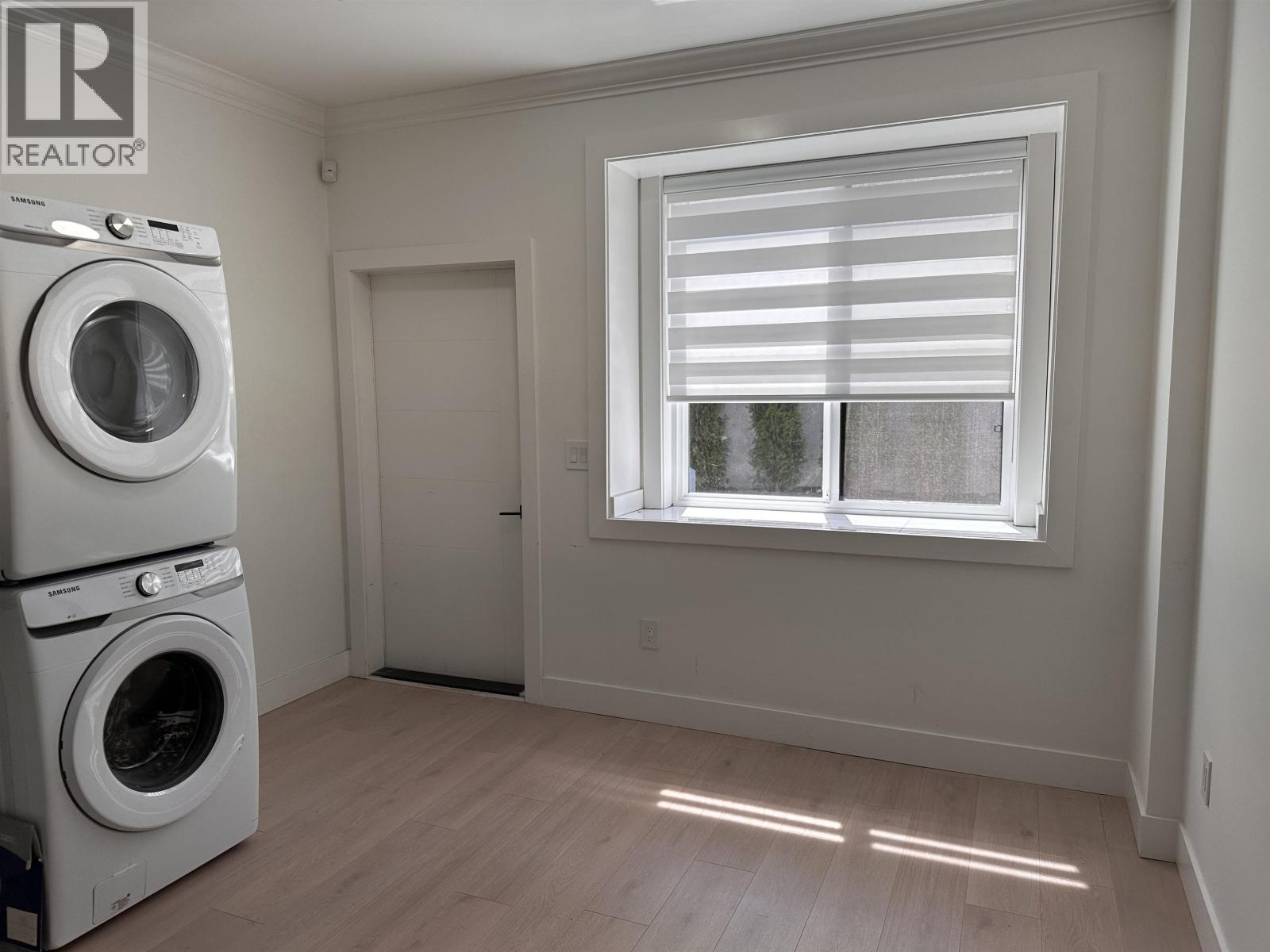 A laundry room with a washer and dryer.