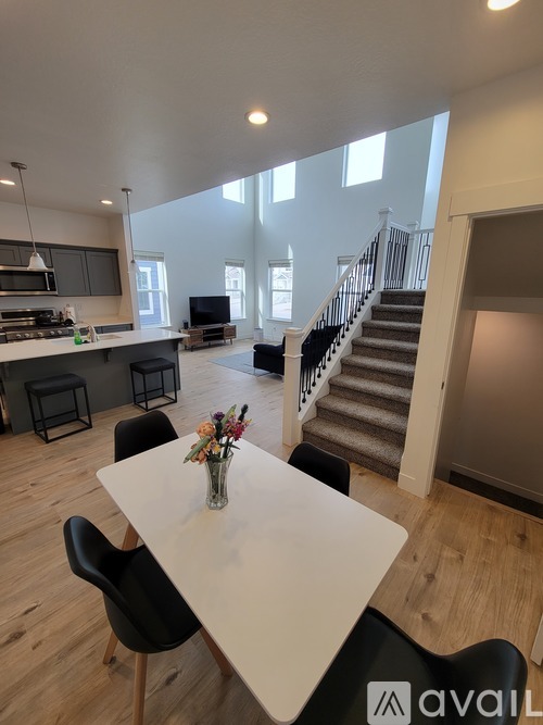 A dining room with a table and chairs is available for rent.