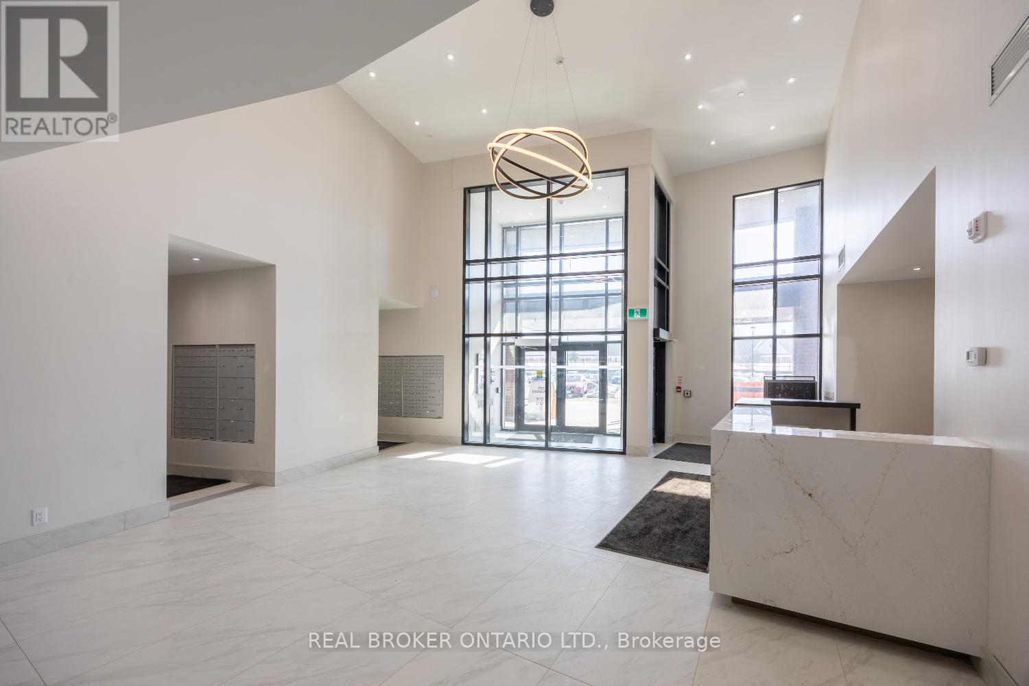 Source URL: https://ddfcdn.realtor.ca/listing/TS639104921983500000/reb88/highres/4/e12937294_3.jpg